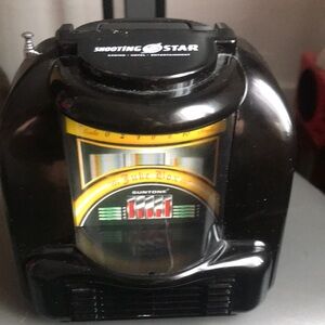 Suntone miniature radio , very good condition.